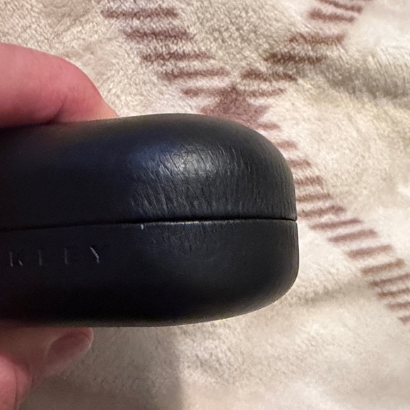 (2) Oakley eyeglasses cases!! Brand new!! Price is for BOTH!! - Picture 6 of 8